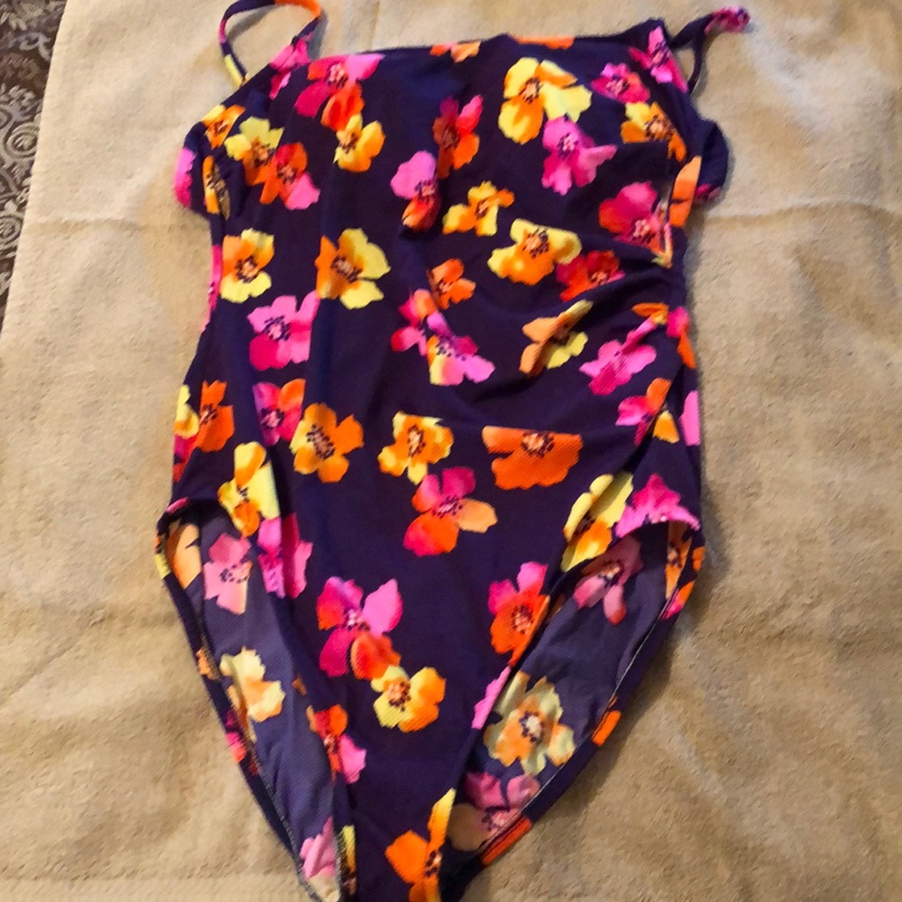 🌺One Piece Floral Swimsuit 🌺